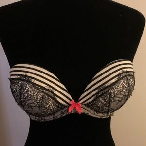 Very Sexy Strapless/multi-way bra size 32D